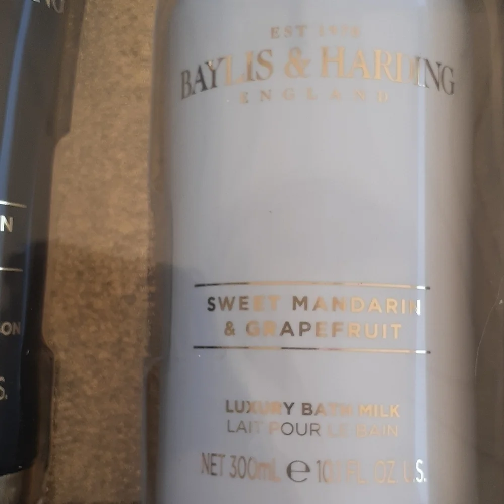 Baylis & Harding Sweet Mandarin & Grapefruit Bath Boxed Set Gift for a Woman‎